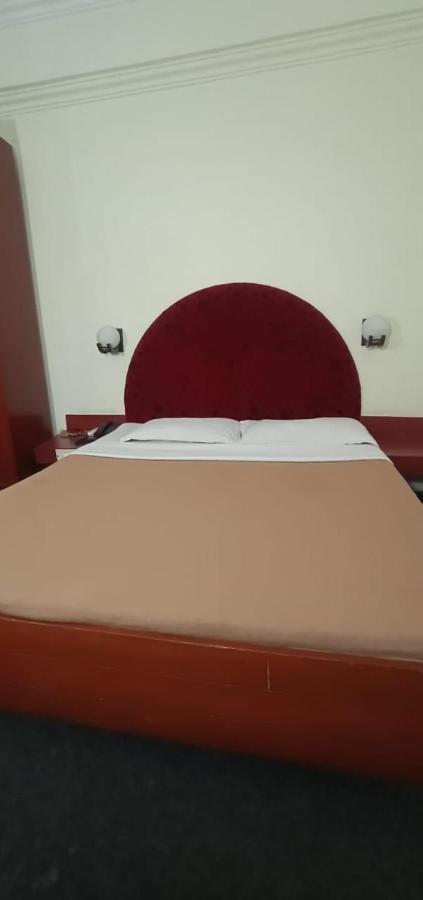 Hotel Goutham Manor Chennai Bagian luar foto