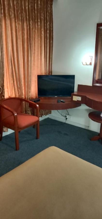 Hotel Goutham Manor Chennai Bagian luar foto